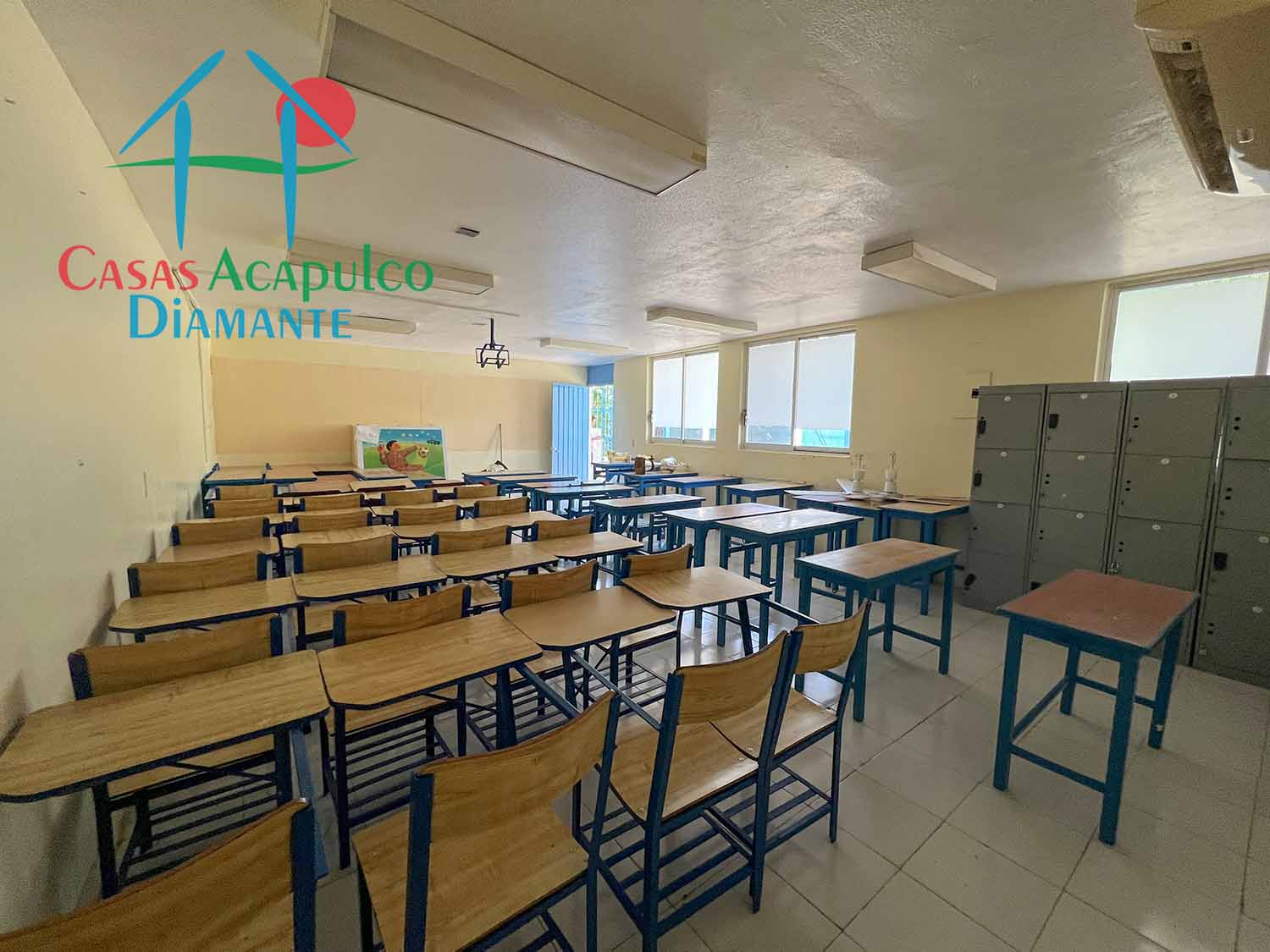 Centro Escolar La Paz sección secundaria - Salón tres 4
